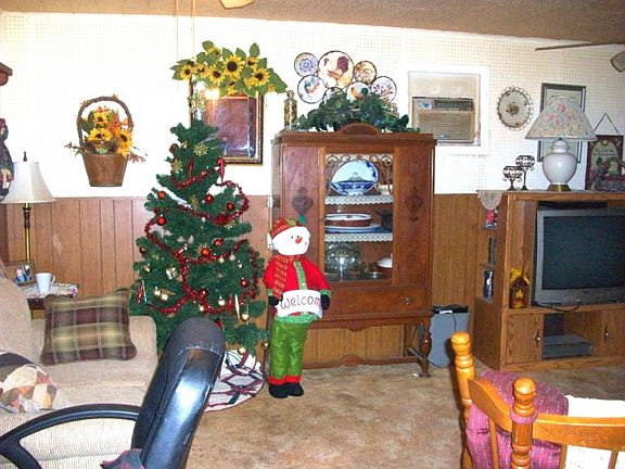 5th image of 614 Magnolia St