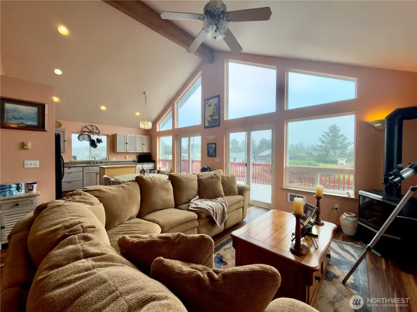 189 N Razor Clam Drive SW, Ocean Shores, WA 98569