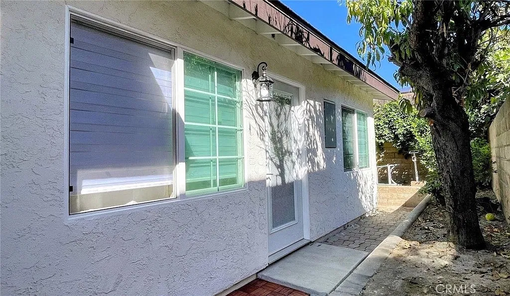 1 bed, 400 sqft, $2,000 — Photo 2