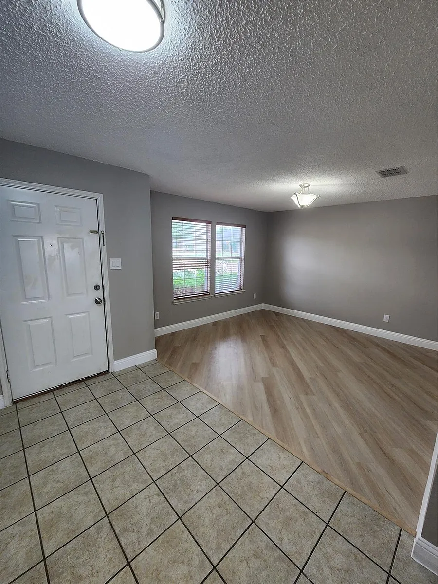 Building Photo - 907 Live Oak Dr