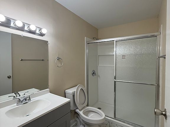 3rd image of 3421 Liberty Ave APT 3