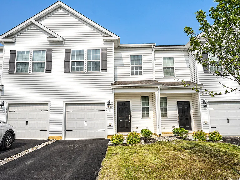 1143 Martin Rd — Photo 1