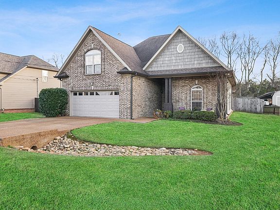 3rd image of 206 Glade Dr