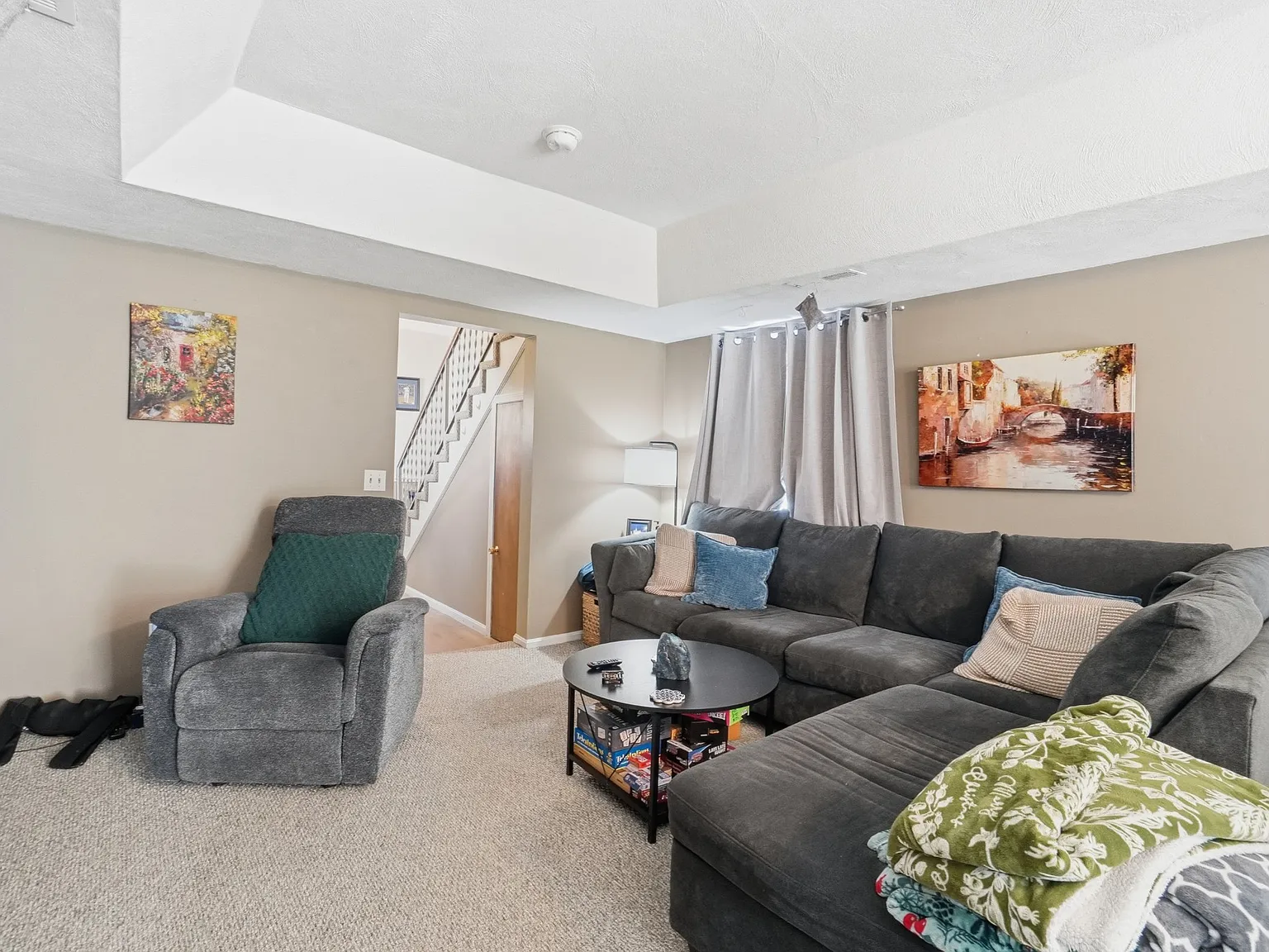 2 bed, 800 sqft, $1,700 — Photo 2