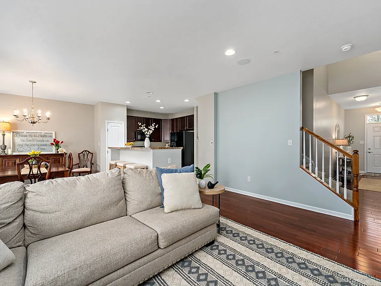 124 Cobblestone Dr — Photo 6