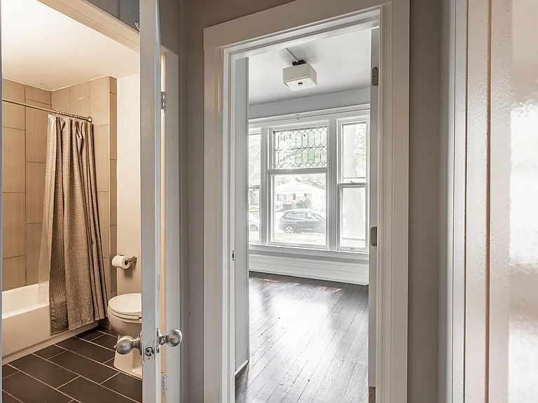 409 E 6th St #2 — Photo 11