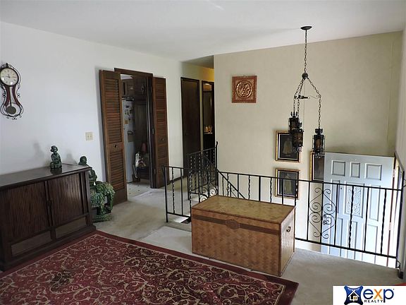4th image of 1611 S 141st Cir