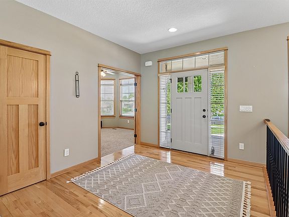 4th image of 520 Crescent Ln