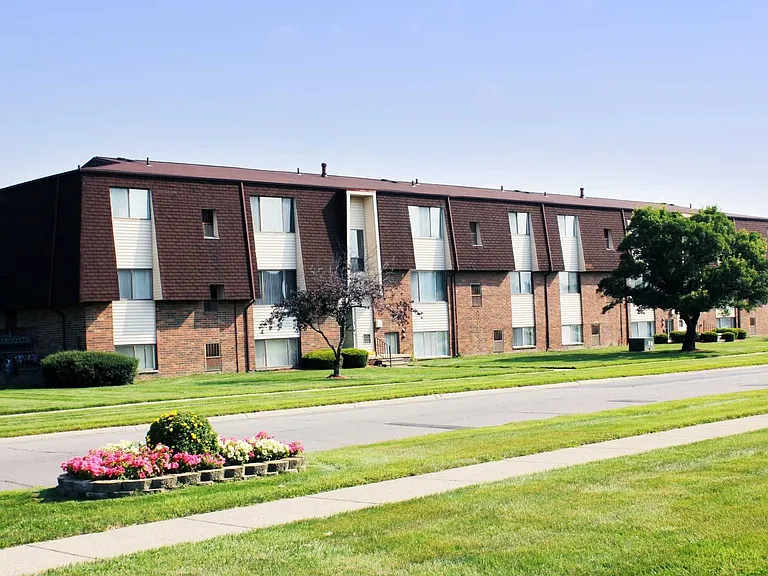 Marianne Manor Apartments — Photo 16
