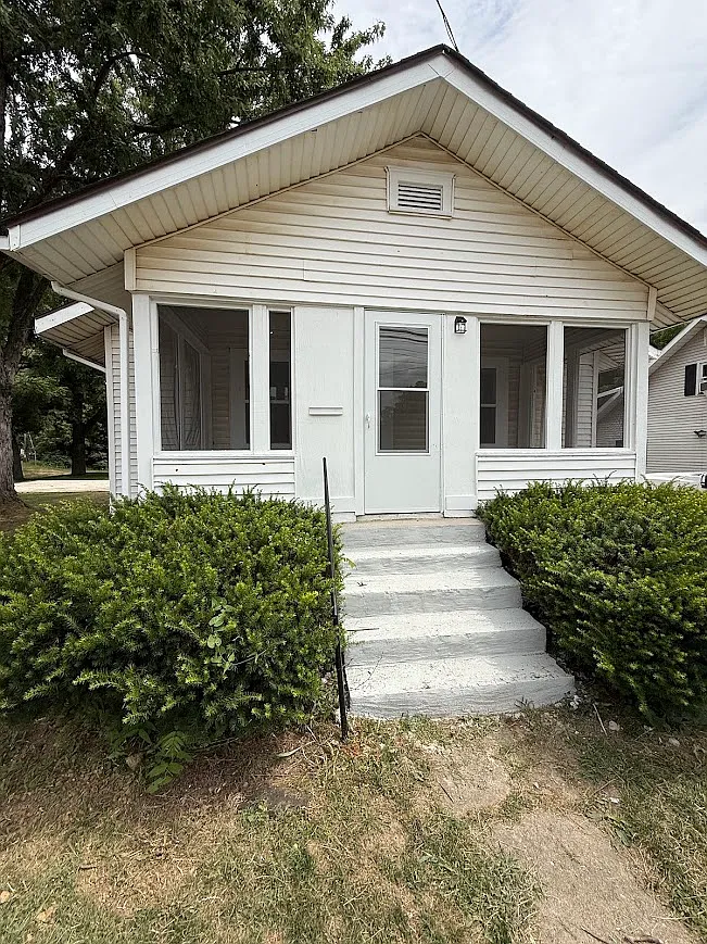 2 bed, 1872 sqft, $1,100 — Photo 1