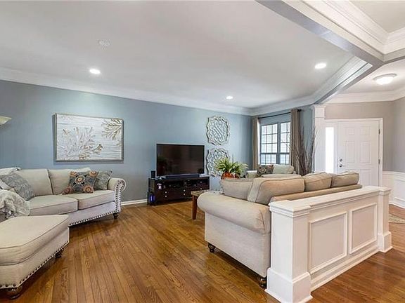 4th image of 24 Brighton Dr