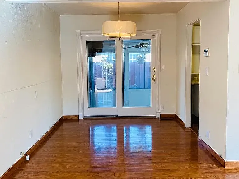 2212 Francis Ave — Photo 7