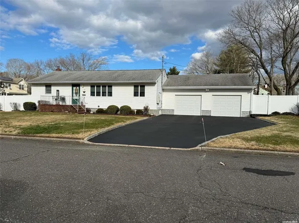 35 Saddle Lane, Centereach, NY 11720