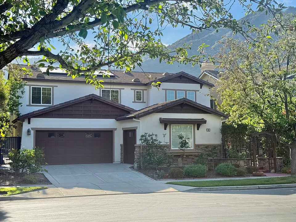 16 Foxtail Ct