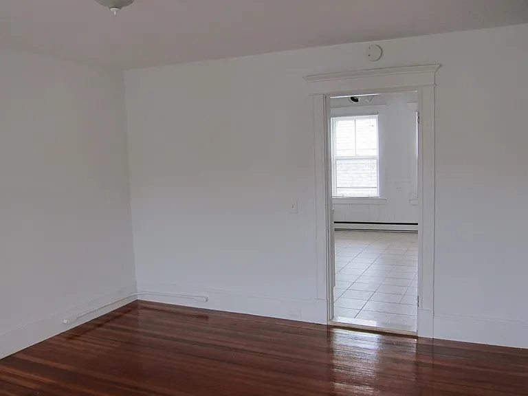 1/2 Hull Ave — Photo 11