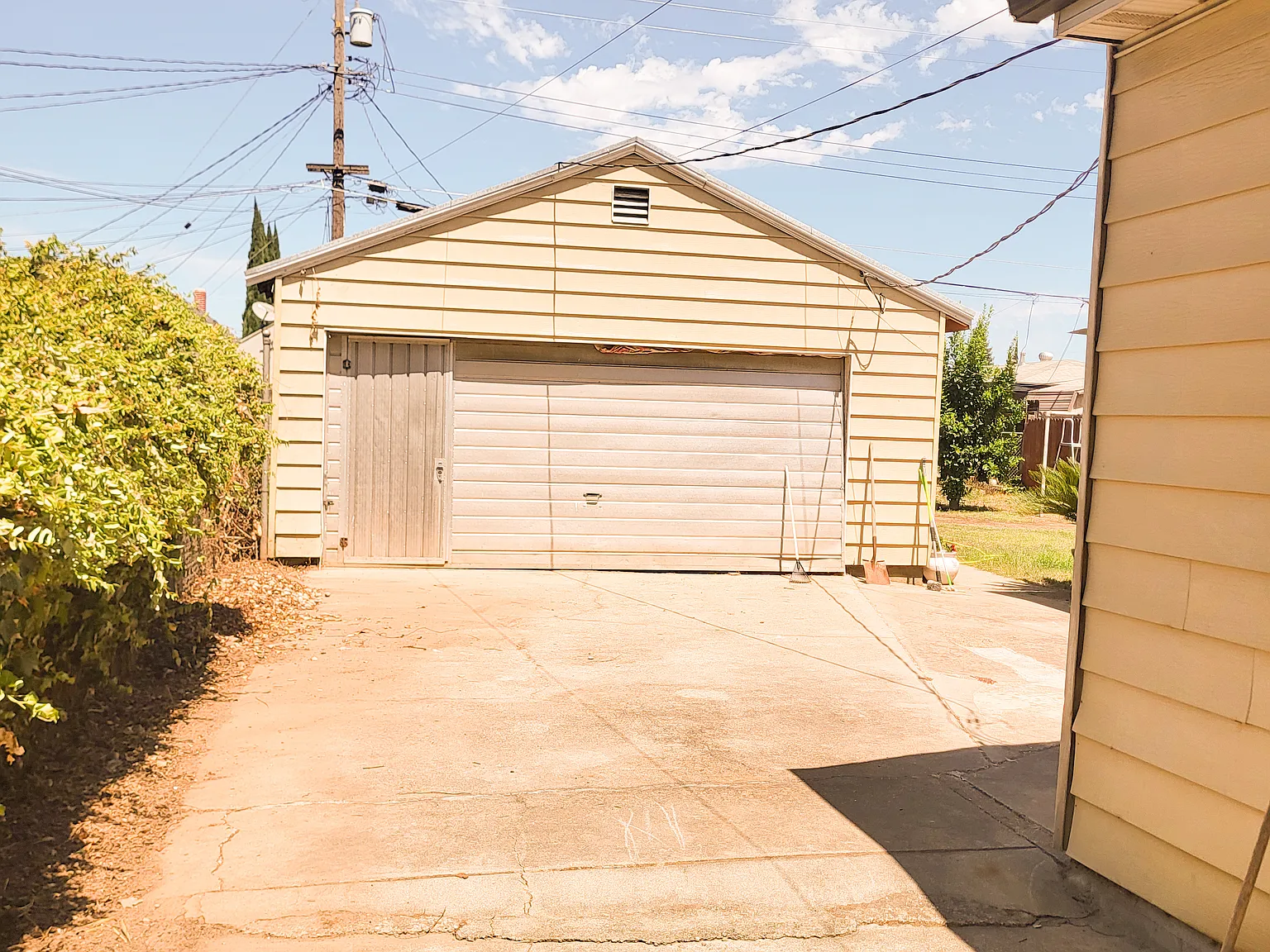 3 bed, 1.5 bath, 1076 sqft, $2,000 — Photo 4