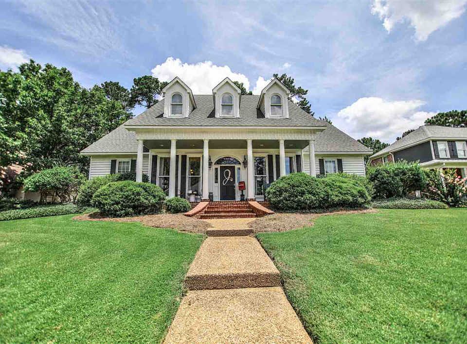 1st image of 127 Woodlands Green Dr