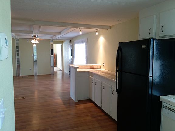 3rd image of 2 Pine St