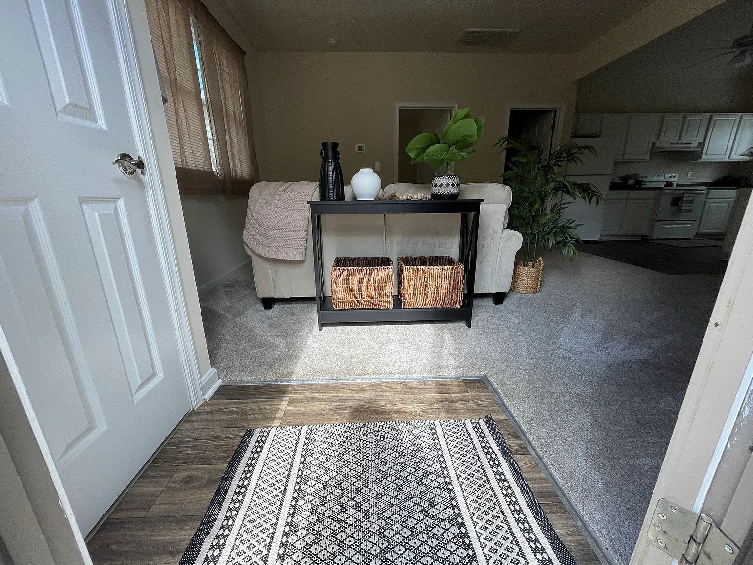1 bed, 900 sqft, $1,650 — Photo 3