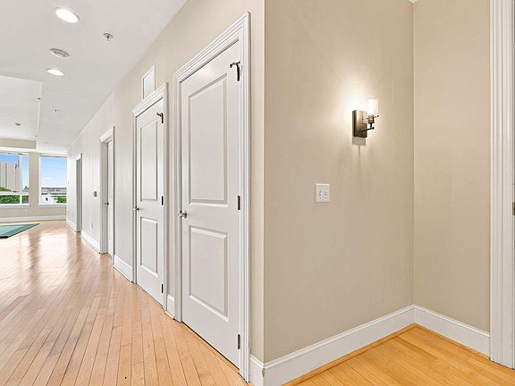 4th image of 400 W North St #826-A