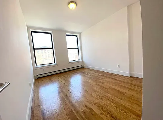 Rented by EastMount Realty LLC | media 4