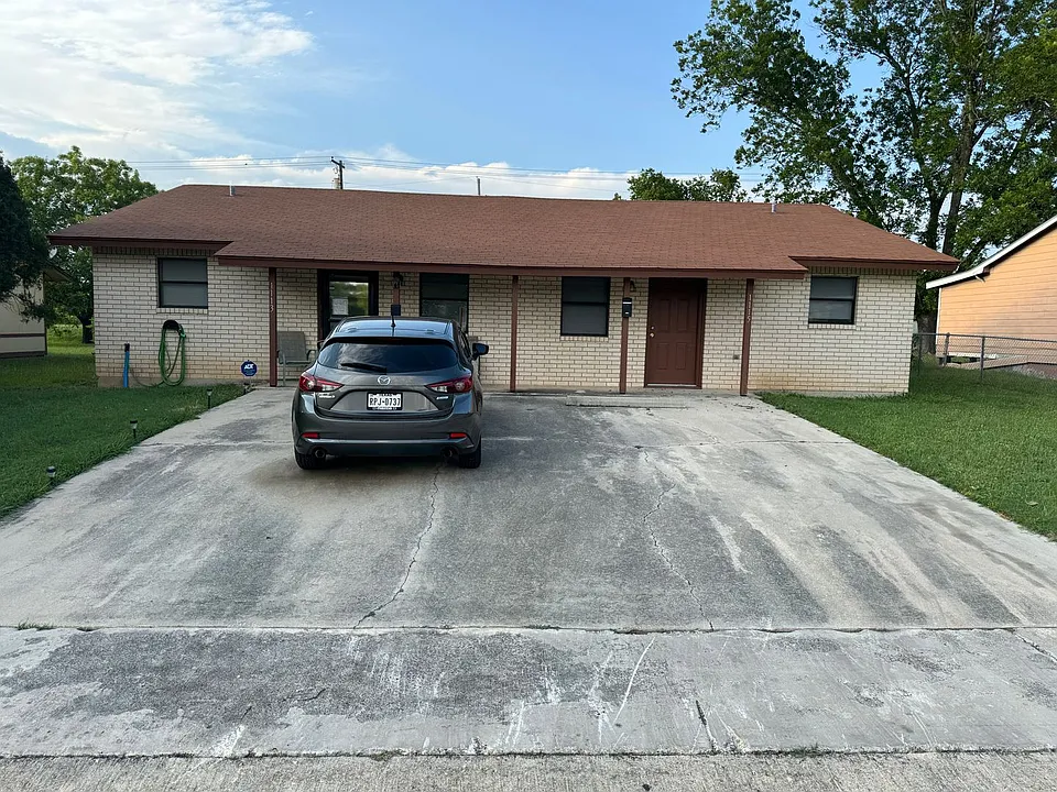 1115 White Ave