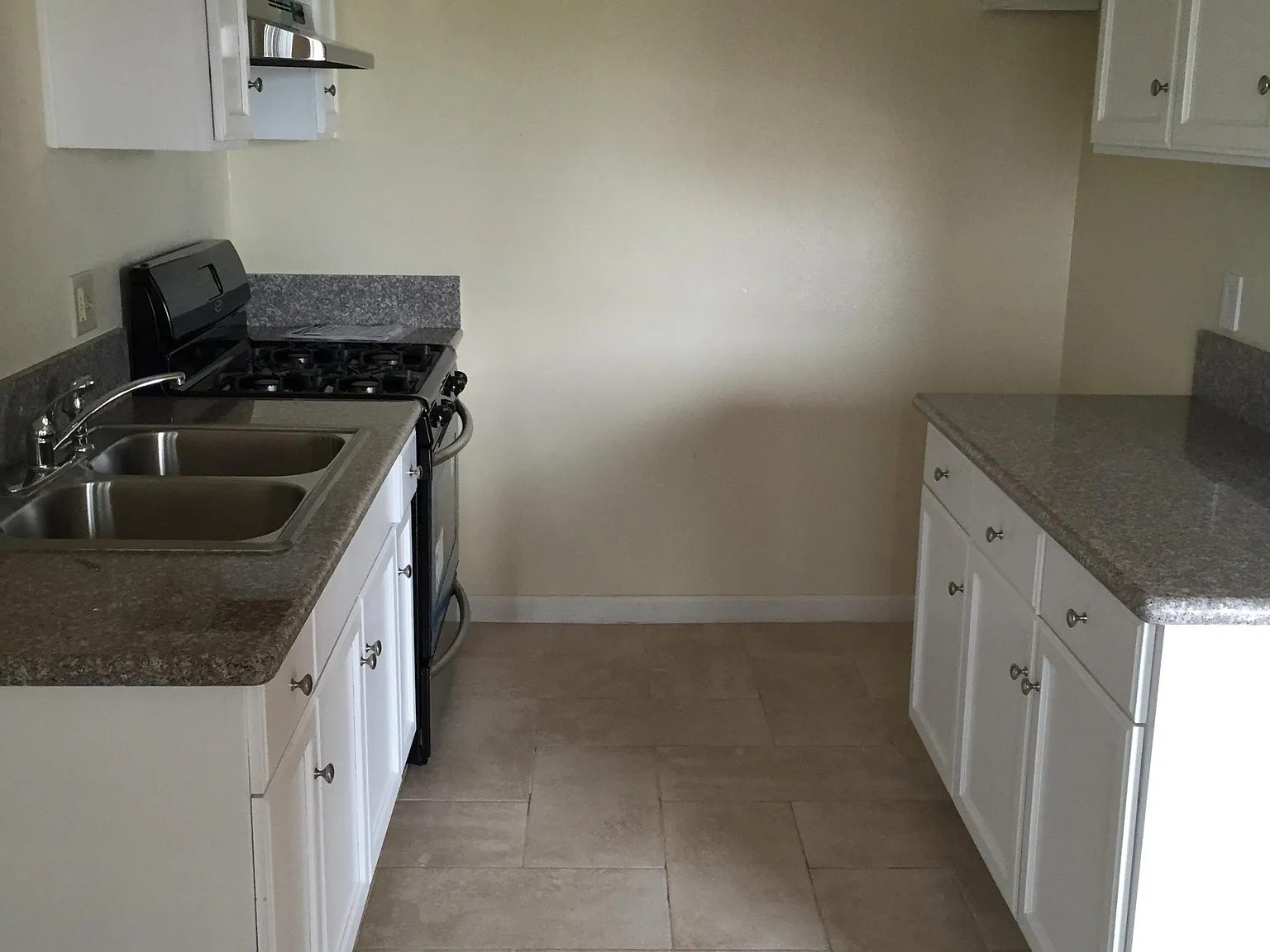 2 bed, 1000 sqft, $2,400 — Photo 3