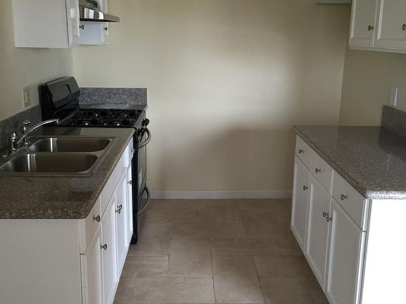 3rd image of 2215 Valley St APT 204