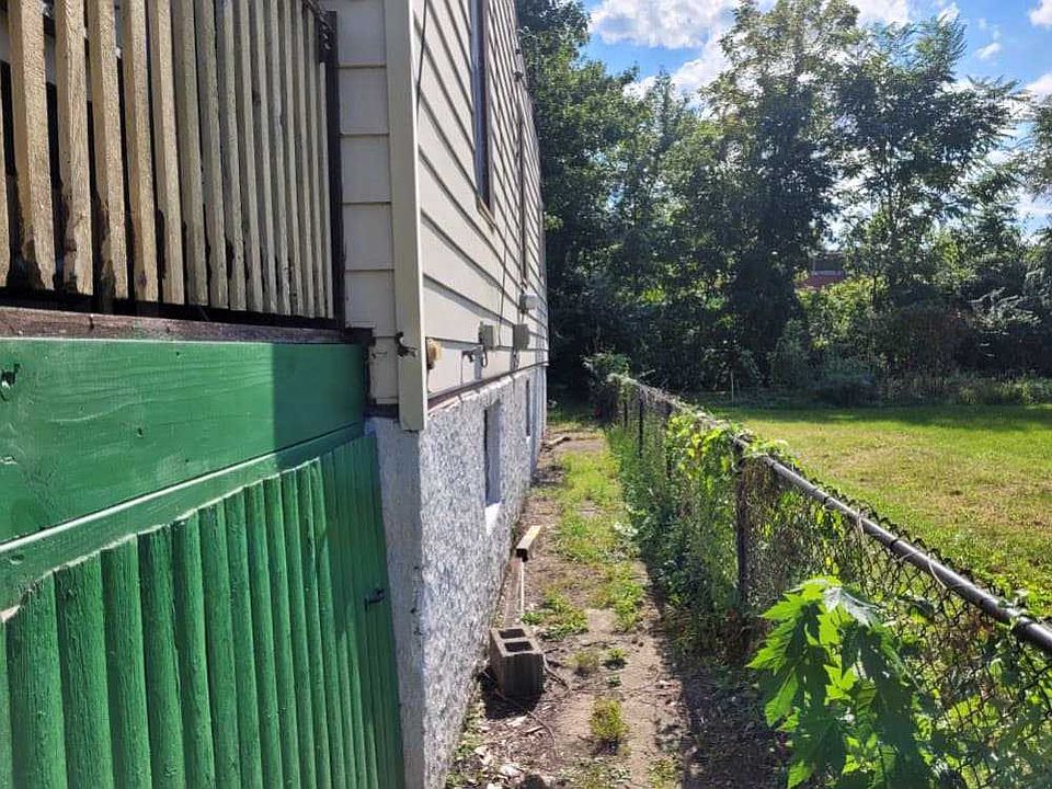 2nd image of 4060 Meramec St