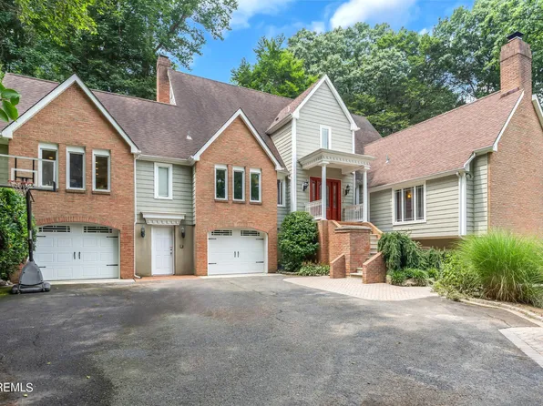 7 Shadow Ridge Court, Holmdel, NJ 07733