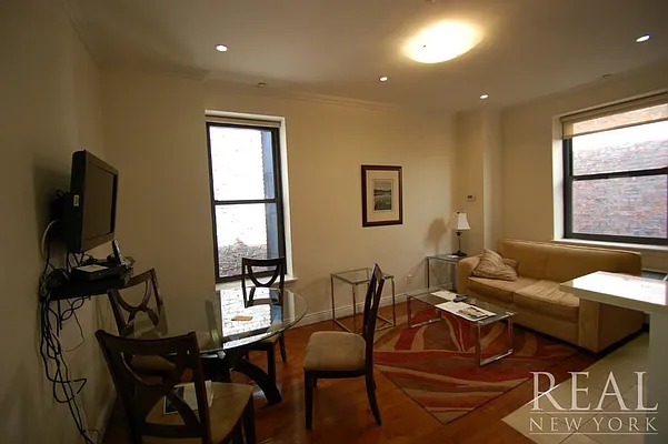 Rented by REAL New York | media 21