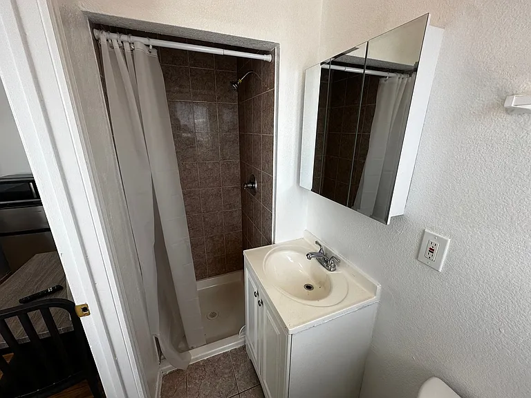 Soto Rose Apartments — Photo 23