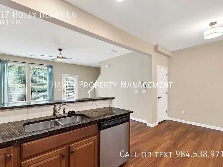117 Holly Berry Ln — Photo 12