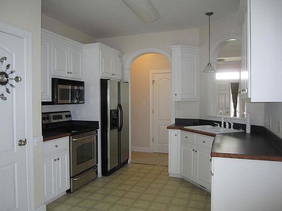 4th image of 204 Heron Dr