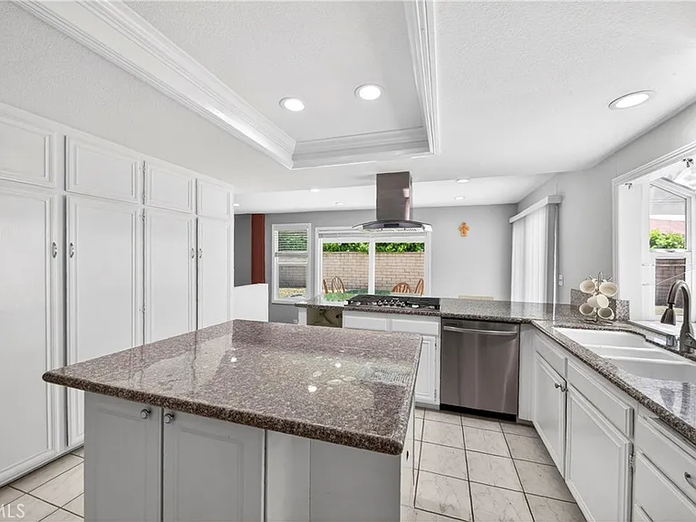 2540 Royale Pl — Photo 8