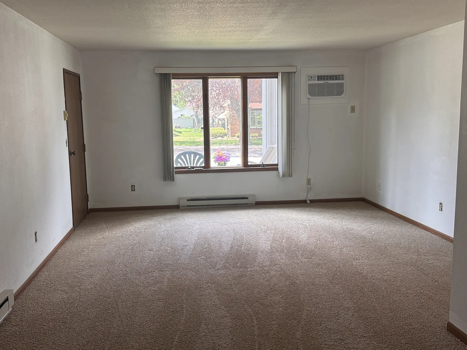460 S Main St — Photo 3