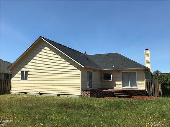 5th image of 610 Lake Island Ave SE
