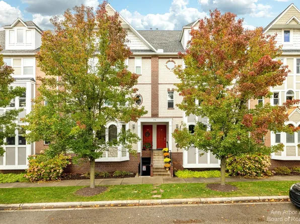216 N State St APT 17, Howell, MI 48843