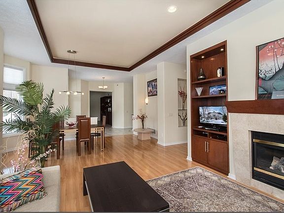 4th image of 355 Blossom Ln #38