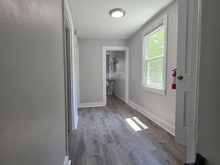 277 E Broadway — Photo 9