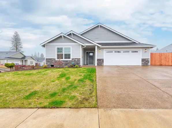 207 Retirement Ln, Cave Junction, OR 97523