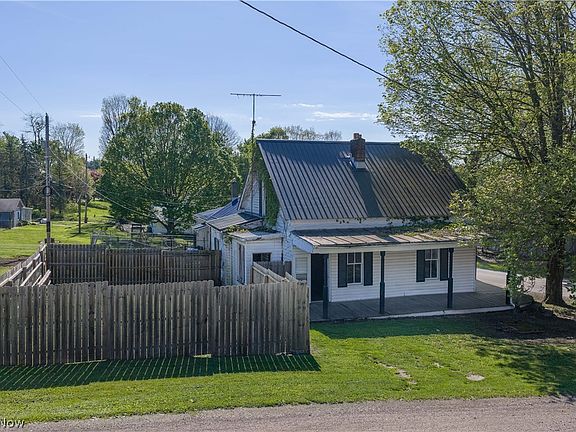 3rd image of 225 W Main St