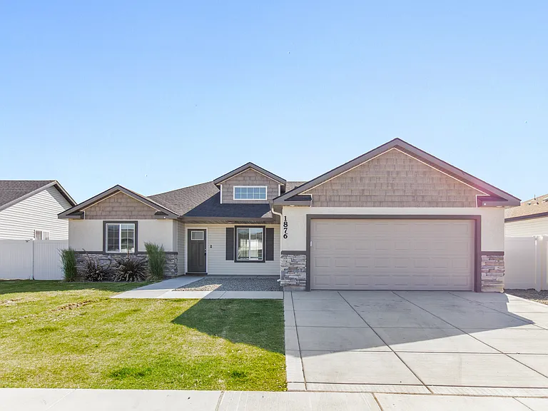 1876 Gage Ave — Photo 1