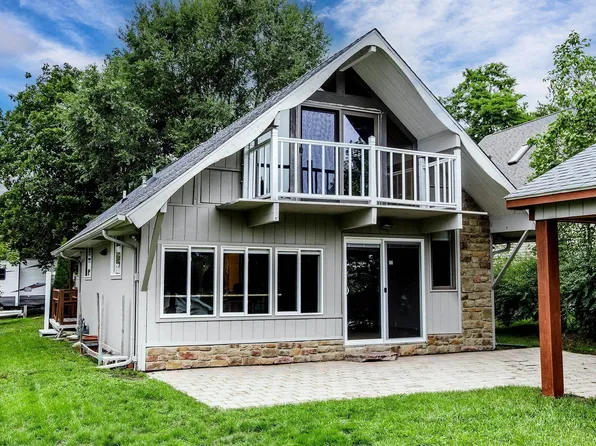 8970 Lakeshore Rd, Lakeport, MI 48059