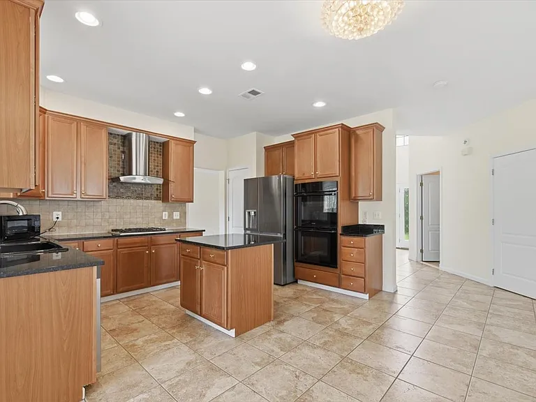 20242 Hidden Creek Ct — Photo 14