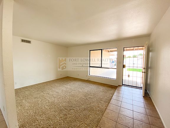 5 - LIVING ROOM_07142022