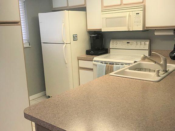 3rd image of 12538 SW Kingsway Cir APT 408