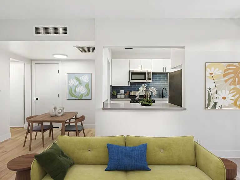 Ellis Midtown — Photo 32