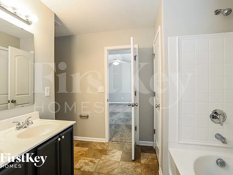 9017 Sharpes Cir — Photo 10