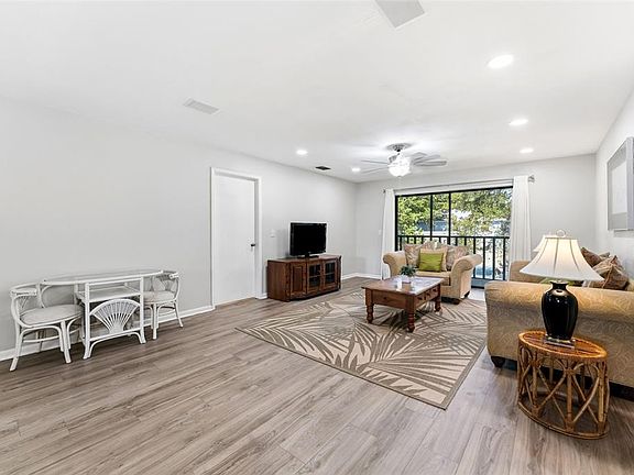 4th image of 101 Lake Ave NE APT 215